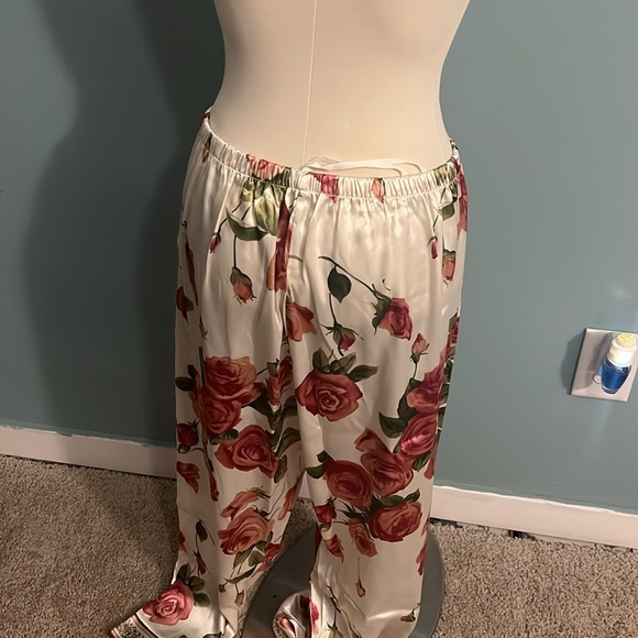 Oscar de la Renta pink label 100% polyester, sleepwear shirt/pants floral print - Picture 13 of 14